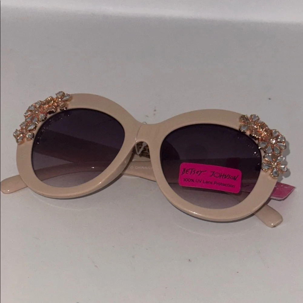 Betsey Johnson Pink Round Floral Embellished Sunglasses - Picture 4 of 11
